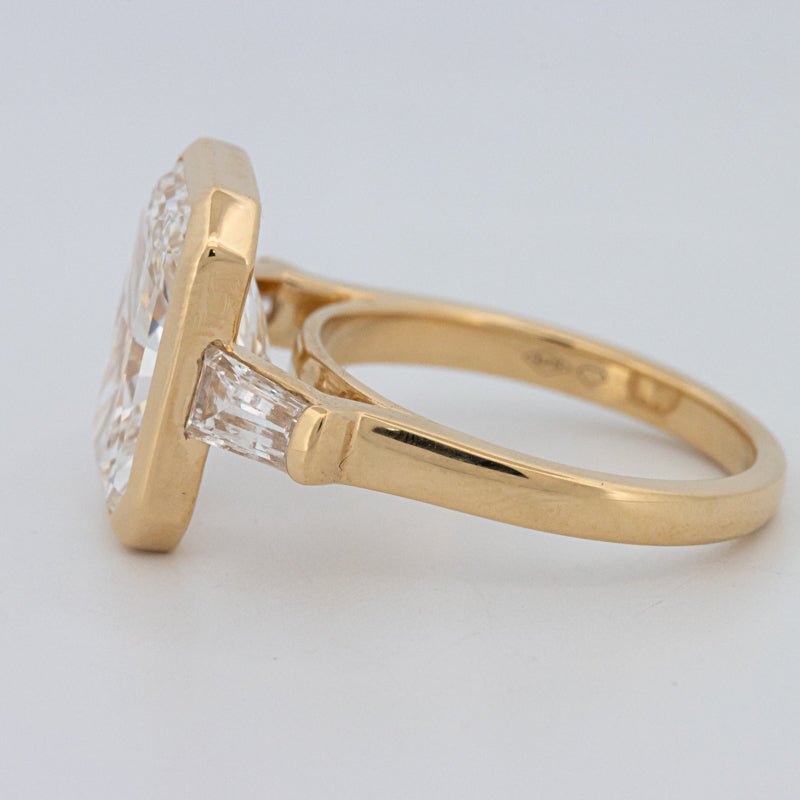 Кольцо с радиант огранкой 5 CT в касте безель (LG)