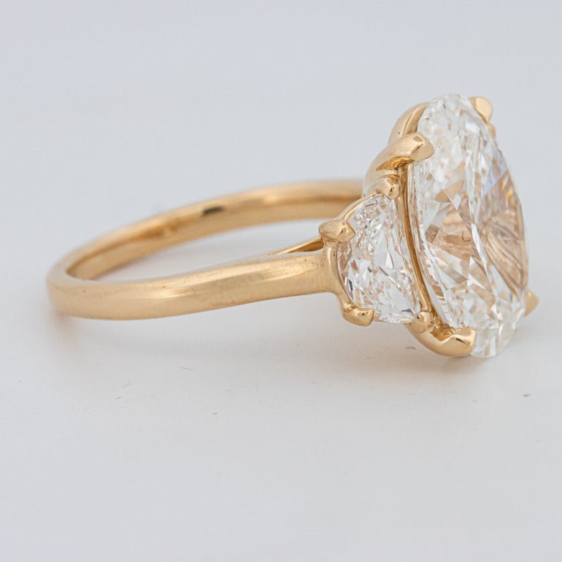 5.30 CT "Moonlight" Oval Trilogy Ring (LG) - ZIZOV DIAMONDS