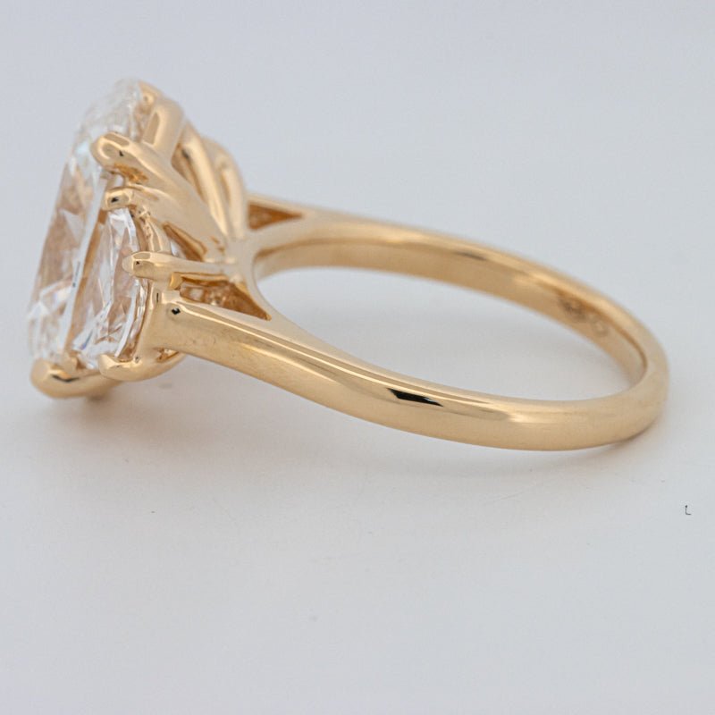 5.30 CT "Moonlight" Oval Trilogy Ring (LG) - ZIZOV DIAMONDS