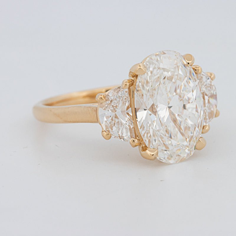5.30 CT "Moonlight" Oval Trilogy Ring (LG) - ZIZOV DIAMONDS