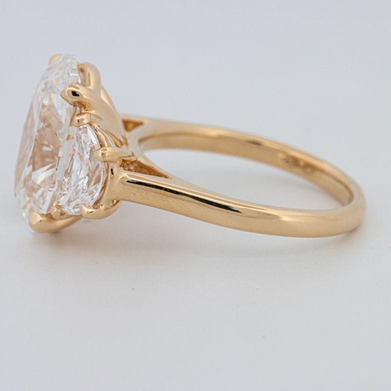 5.30 CT "Moonlight" Oval Trilogy Ring (LG) - ZIZOV DIAMONDS