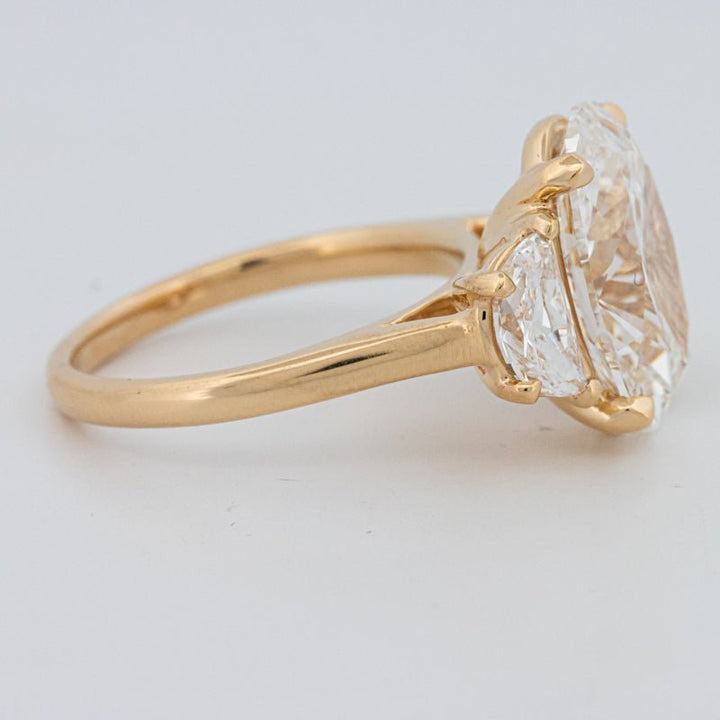 5.30 CT "Moonlight" Oval Trilogy Ring (LG) - ZIZOV DIAMONDS