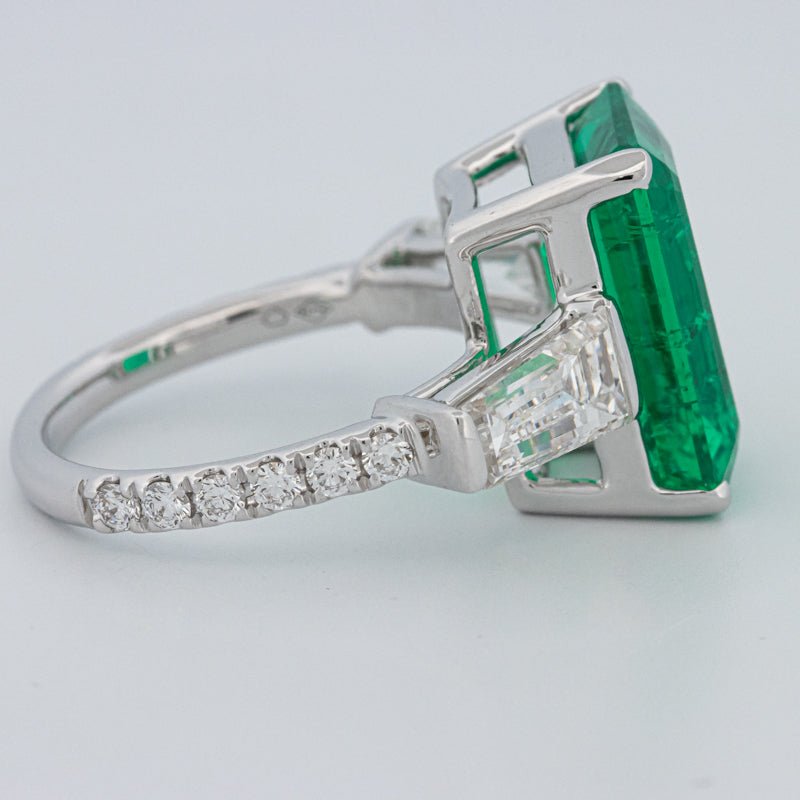 Кольцо Trilogy с зелёным изумрудом 6.15 CT (LG)