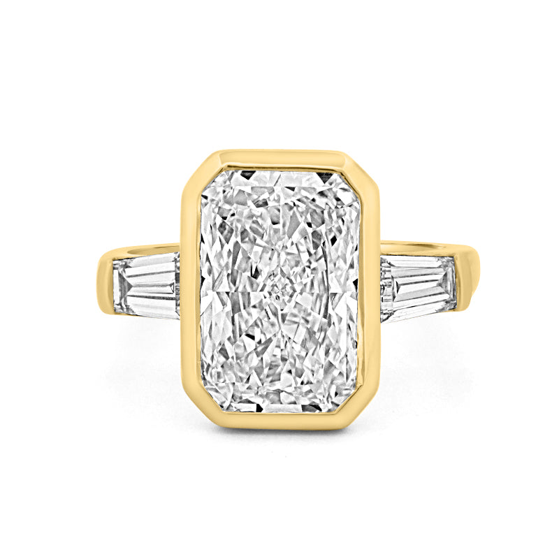 Anel com Diamante Radiant Cut de 5 CT em Engaste Bezel (LG)