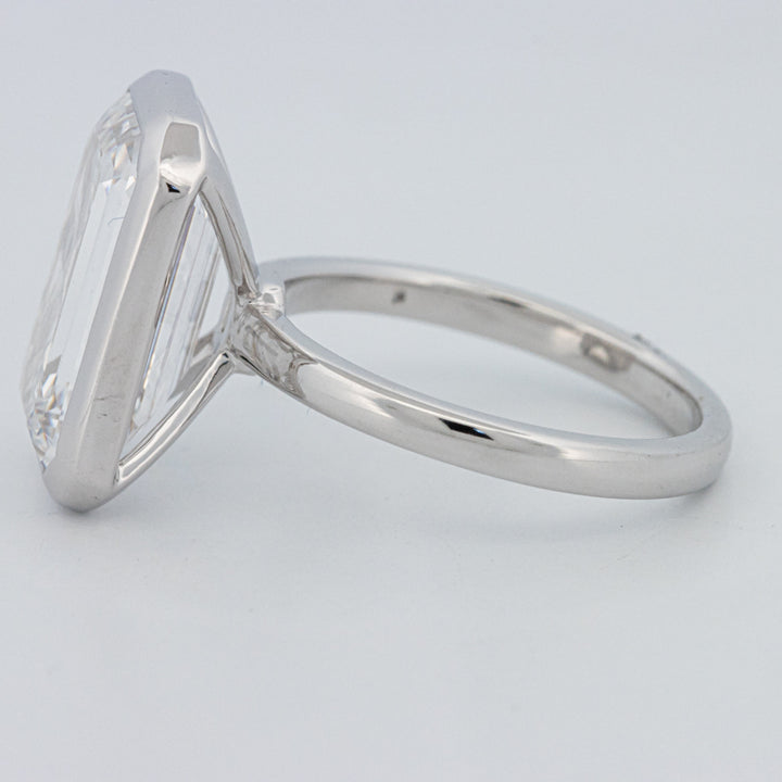 Solitário de 7.12 CT com Esmeralda Corte Bezel Setted (LG)