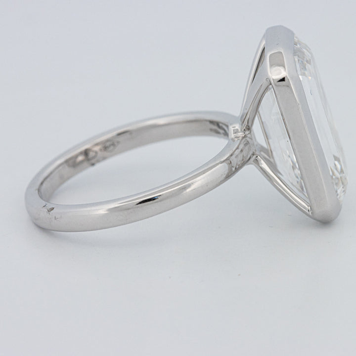 Solitário de 7.12 CT com Esmeralda Corte Bezel Setted (LG)
