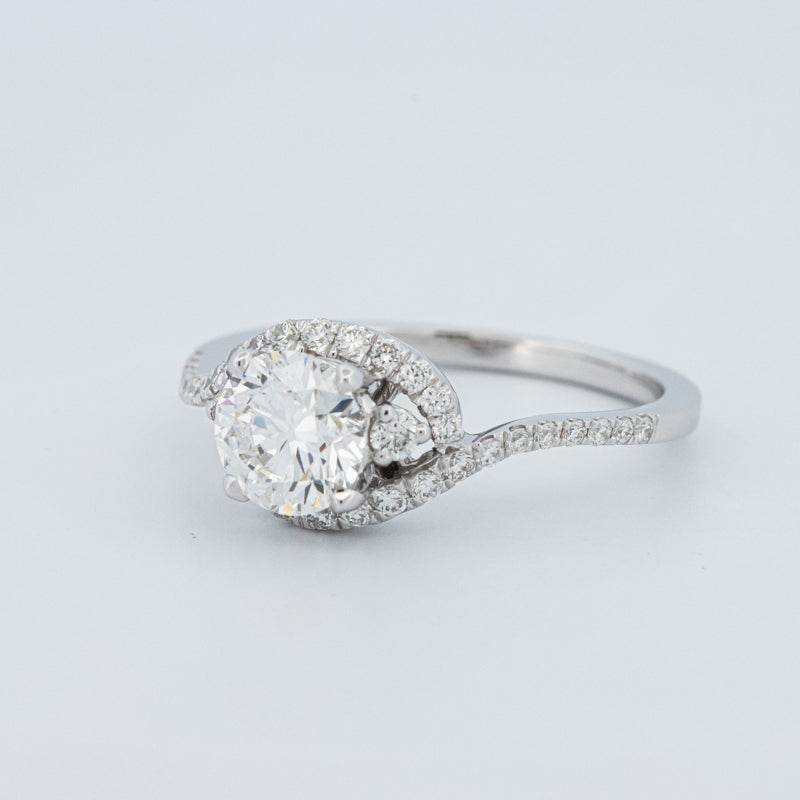 Round Cut Twist Band Pavé Solitaire (LG)