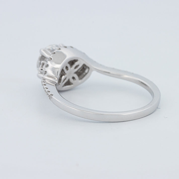 Round Cut Twist Band Pavé Solitaire (LG)