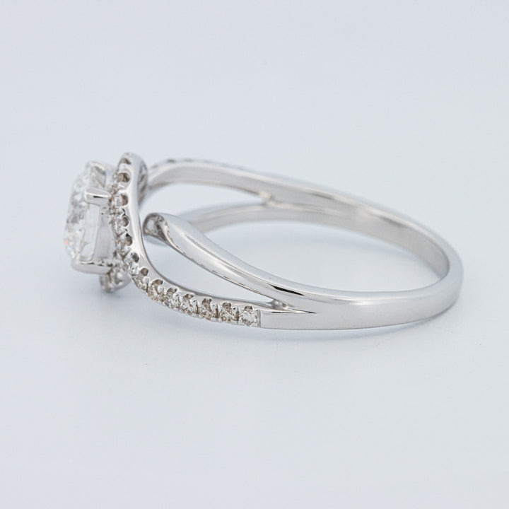 Round Cut Twist Band Pavé Solitaire (LG)