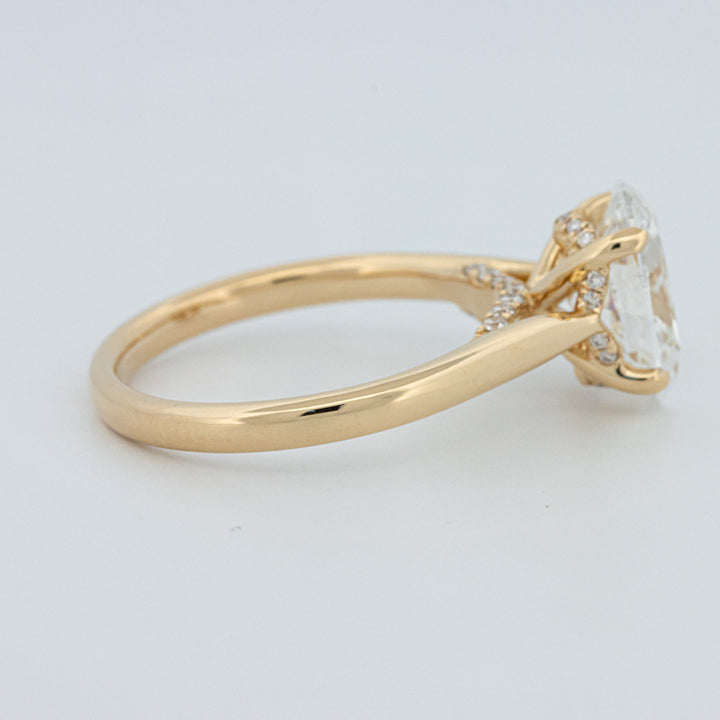 "Finese" Oval Cut Underhalo Solitaire (LG)