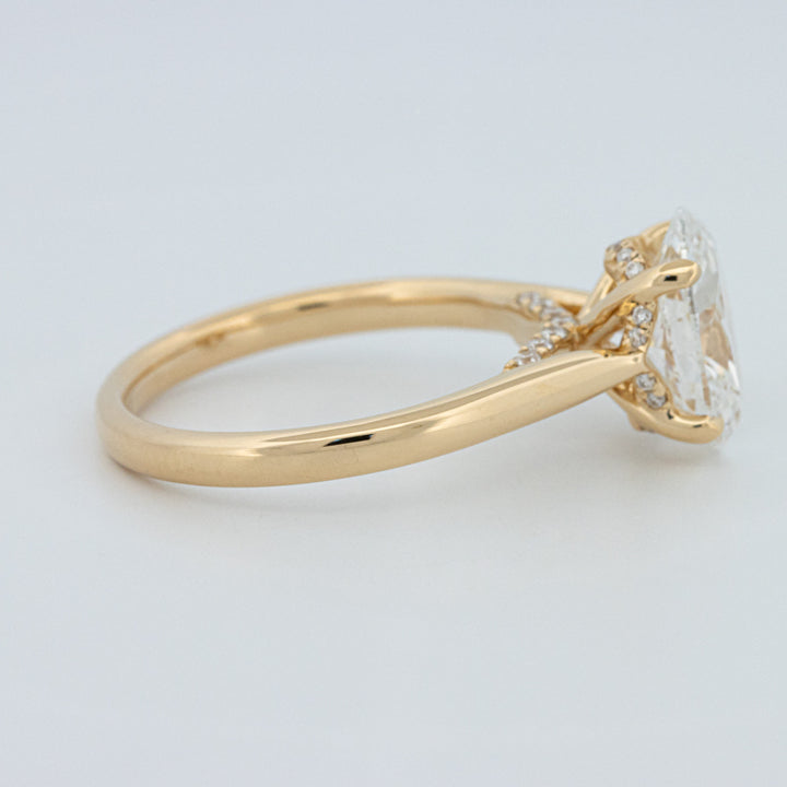 "Finese" Oval Cut Underhalo Solitaire (LG)