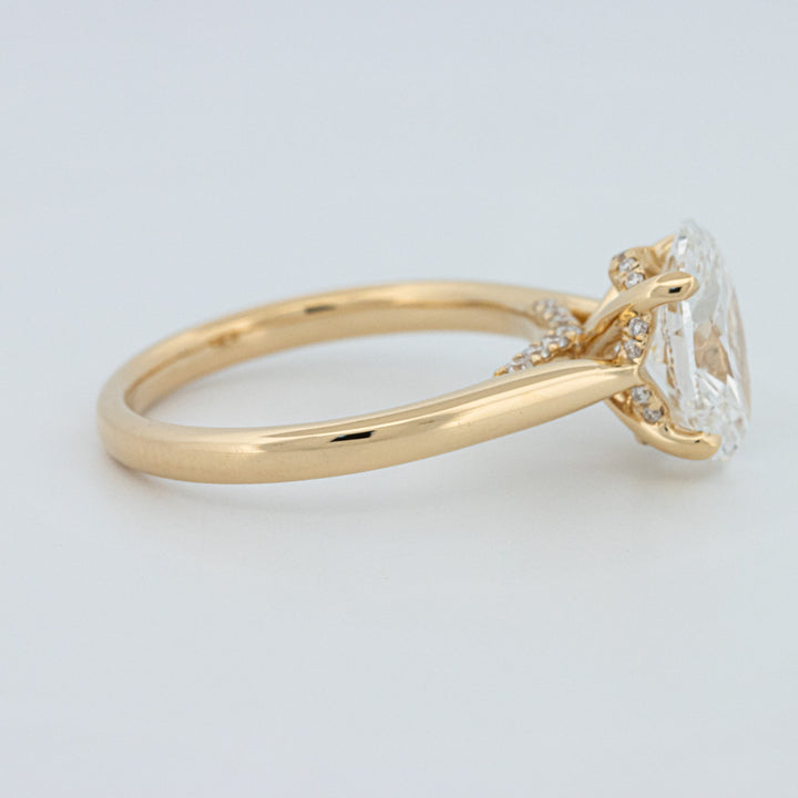 "Finese" Oval Cut Underhalo Solitaire (LG)