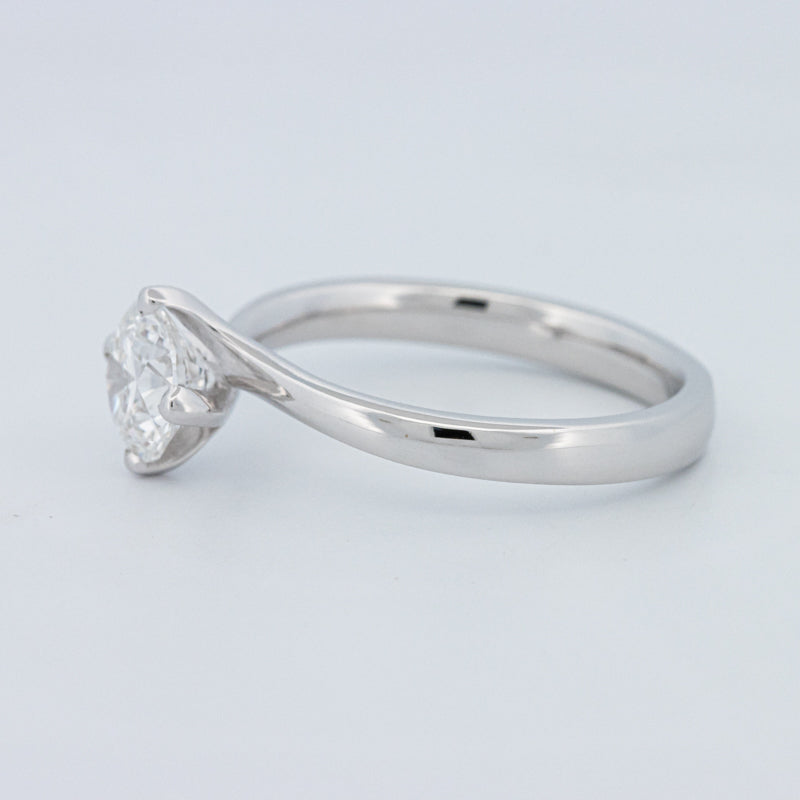 Round Cut Twist Band Solitaire (LG)