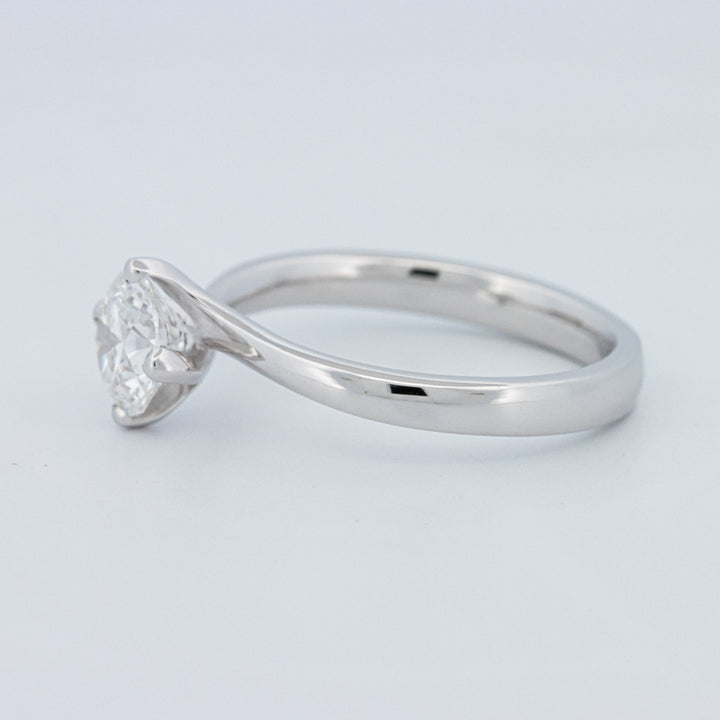 Round Cut Twist Band Solitaire (LG)