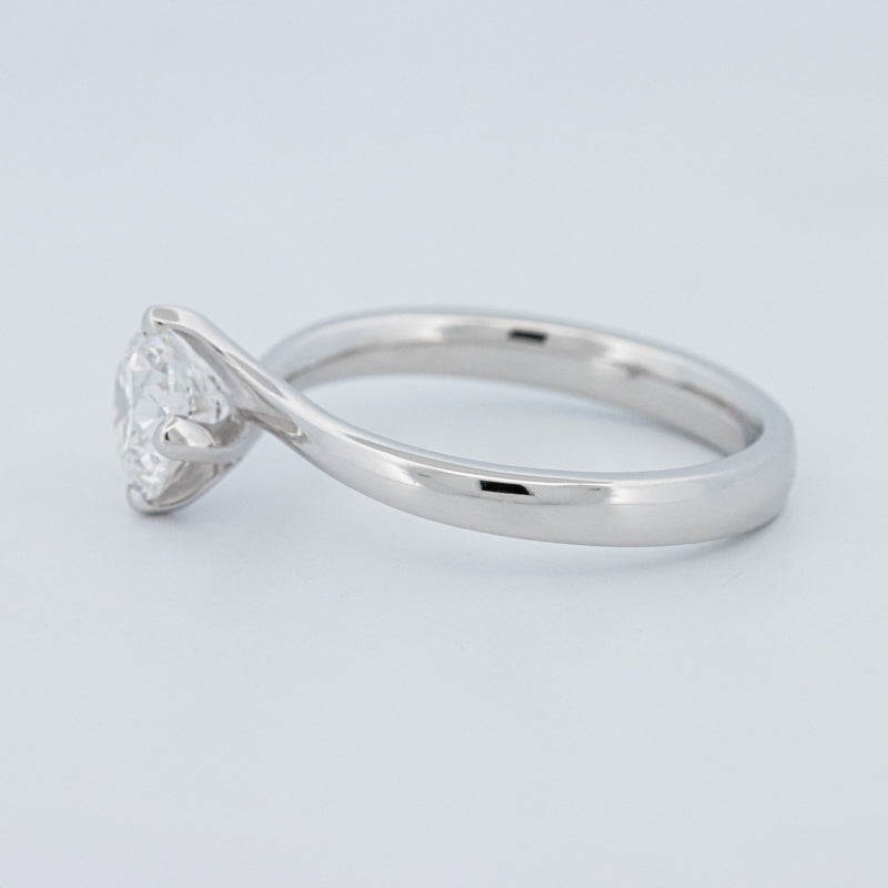 Round Cut Twist Band Solitaire (LG)