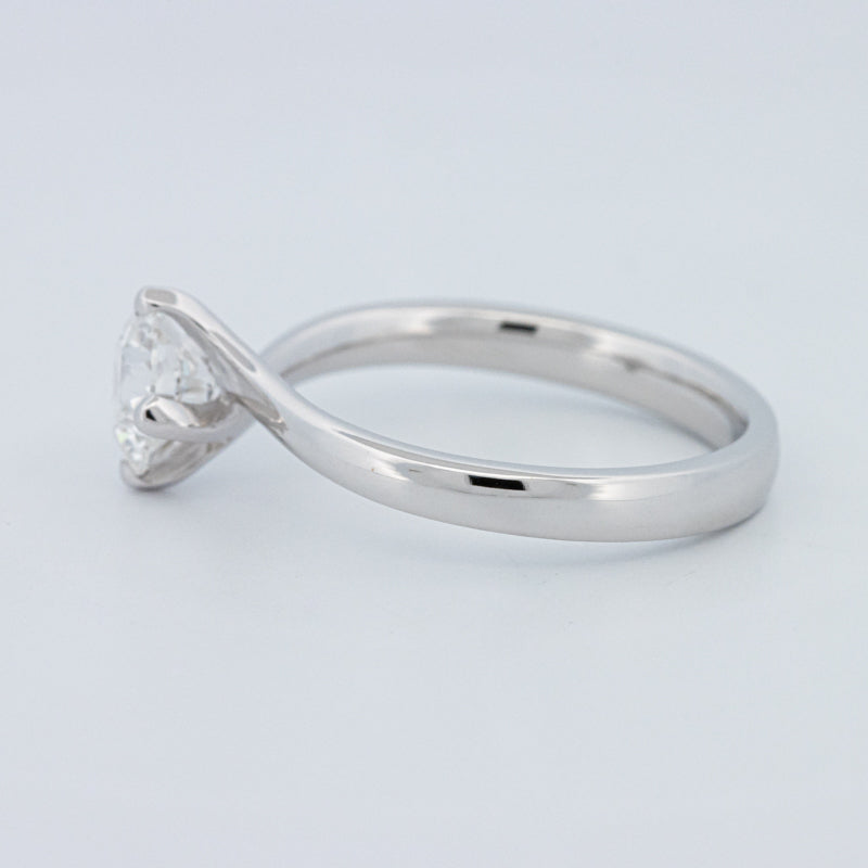 Round Cut Twist Band Solitaire (LG)