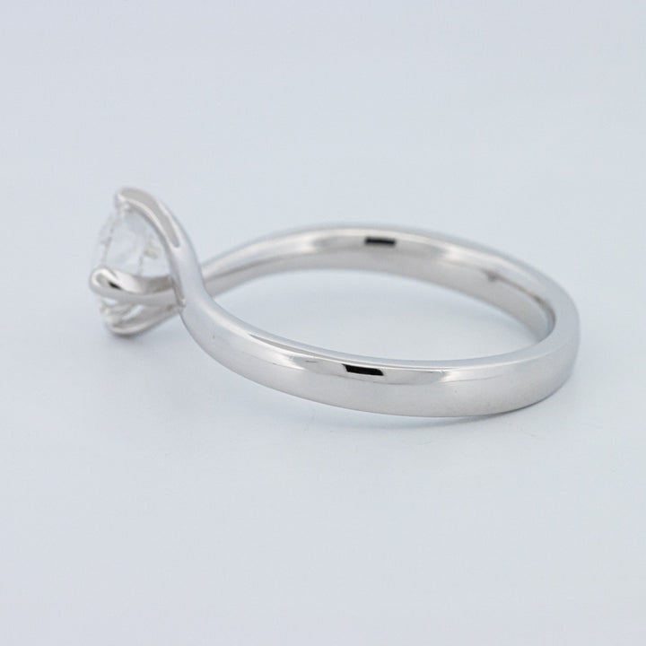 Round Cut Twist Band Solitaire (LG)