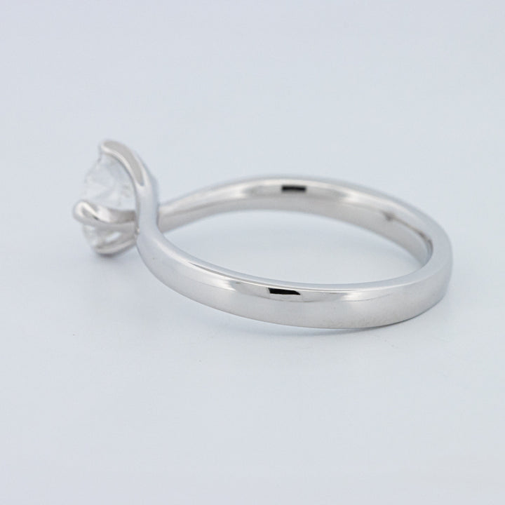 Round Cut Twist Band Solitaire (LG)