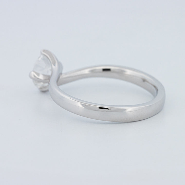 Round Cut Twist Band Solitaire (LG)