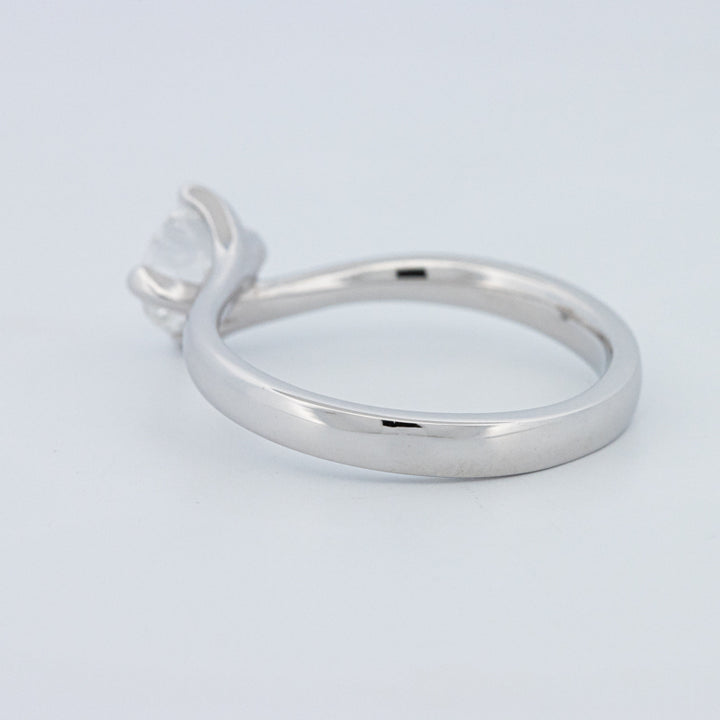 Round Cut Twist Band Solitaire (LG)