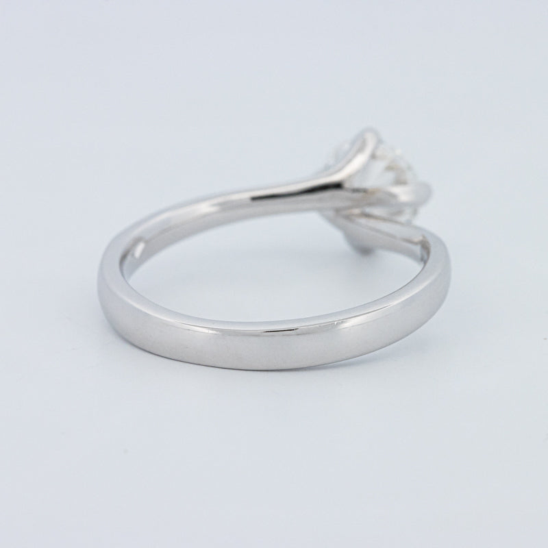 Round Cut Twist Band Solitaire (LG)