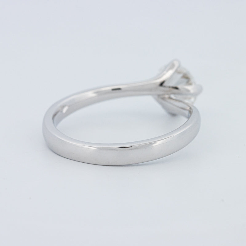 Round Cut Twist Band Solitaire (LG)