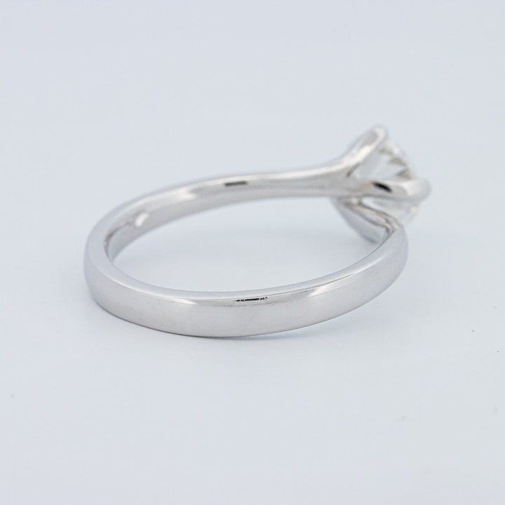 Round Cut Twist Band Solitaire (LG)