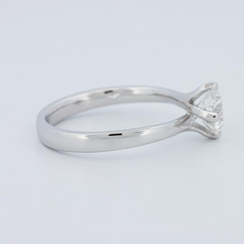 Round Cut Twist Band Solitaire (LG)