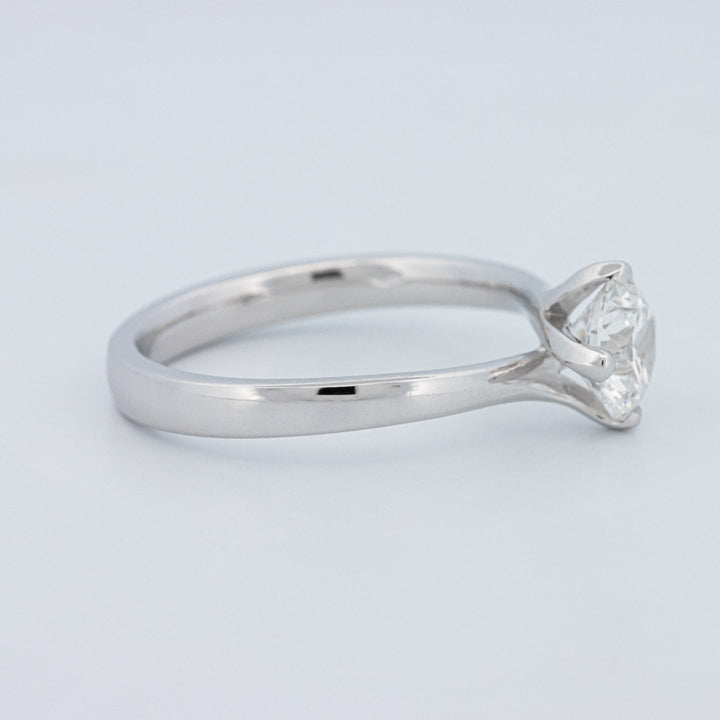 Round Cut Twist Band Solitaire (LG)