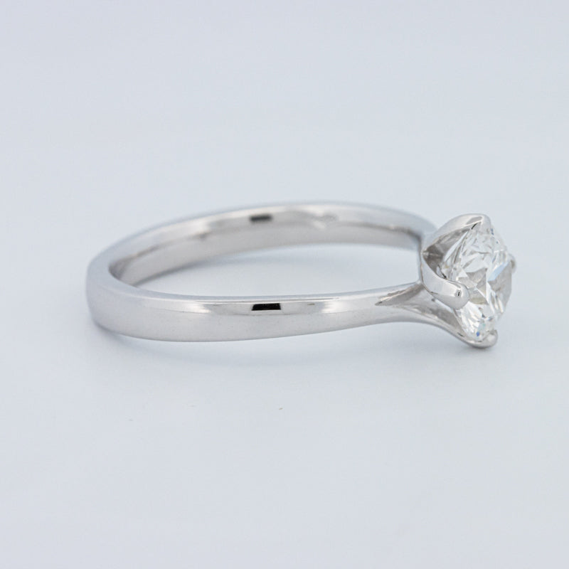 Round Cut Twist Band Solitaire (LG)