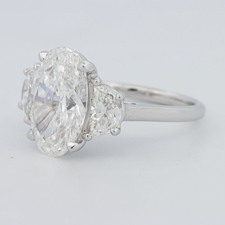 5 CT "Moonlight" Ovale Trilogy Ring (LG)