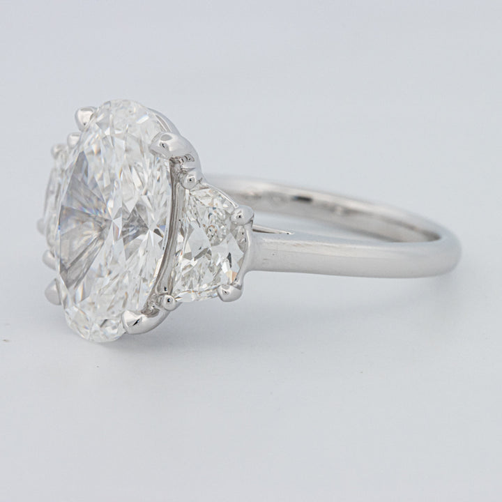 5 CT "Moonlight" Ovale Trilogy Ring (LG)