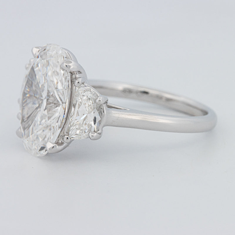 5 CT "Moonlight" Ovale Trilogy Ring (LG)