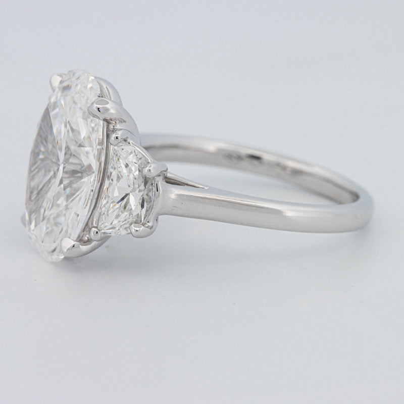 5 CT "Moonlight" Ovale Trilogy Ring (LG)