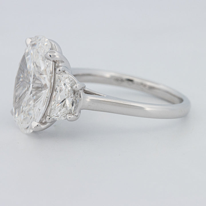 5 CT "Moonlight" Ovale Trilogy Ring (LG)