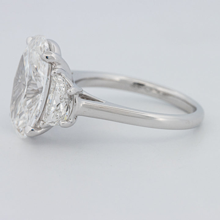 5 CT "Moonlight" Ovale Trilogy Ring (LG)