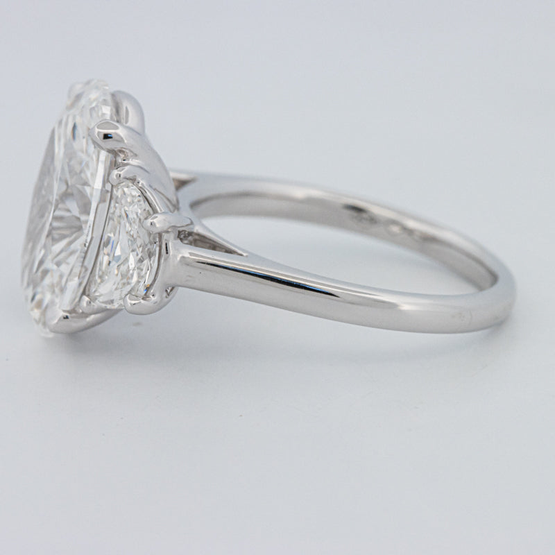 5 CT "Moonlight" Ovale Trilogy Ring (LG)