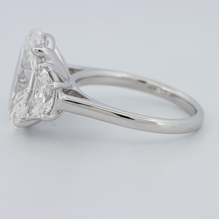 5 CT "Moonlight" Ovale Trilogy Ring (LG)