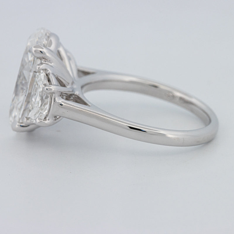 5 CT "Moonlight" Ovale Trilogy Ring (LG)