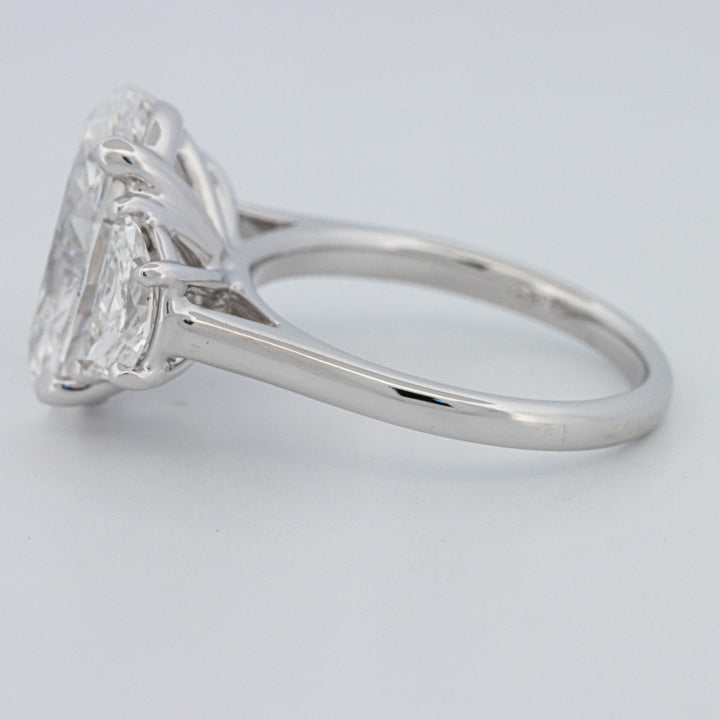 5 CT "Moonlight" Ovale Trilogy Ring (LG)
