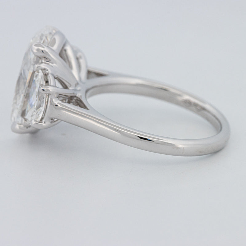 5 CT "Moonlight" Ovale Trilogy Ring (LG)