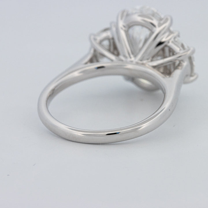 5 CT "Moonlight" Ovale Trilogy Ring (LG)