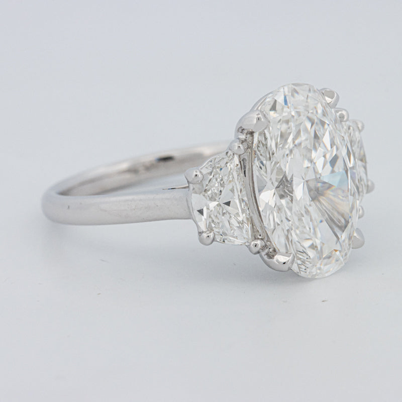 5 CT "Moonlight" Ovale Trilogy Ring (LG)