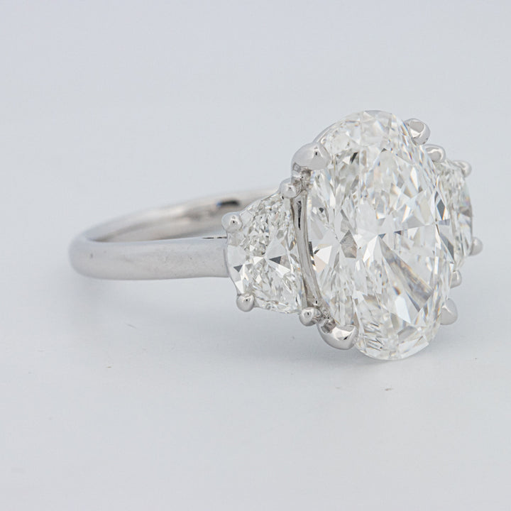 5 CT "Moonlight" Ovale Trilogy Ring (LG)