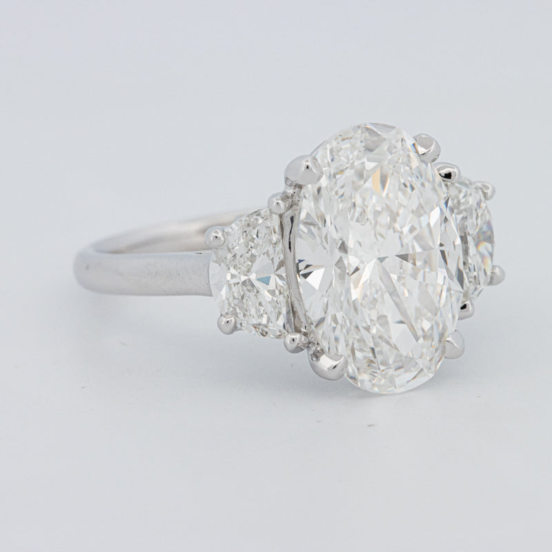 5 CT "Moonlight" Ovale Trilogy Ring (LG)