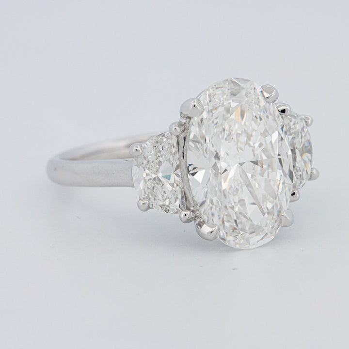 5 CT "Moonlight" Ovale Trilogy Ring (LG)