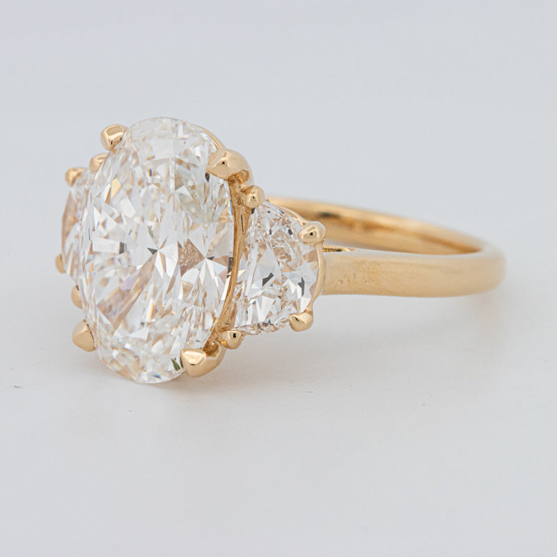 5.30 CT "Moonlight" Ovale Trilogy Ring (LG)