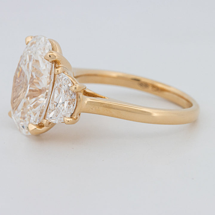 5.30 CT "Moonlight" Ovale Trilogy Ring (LG)