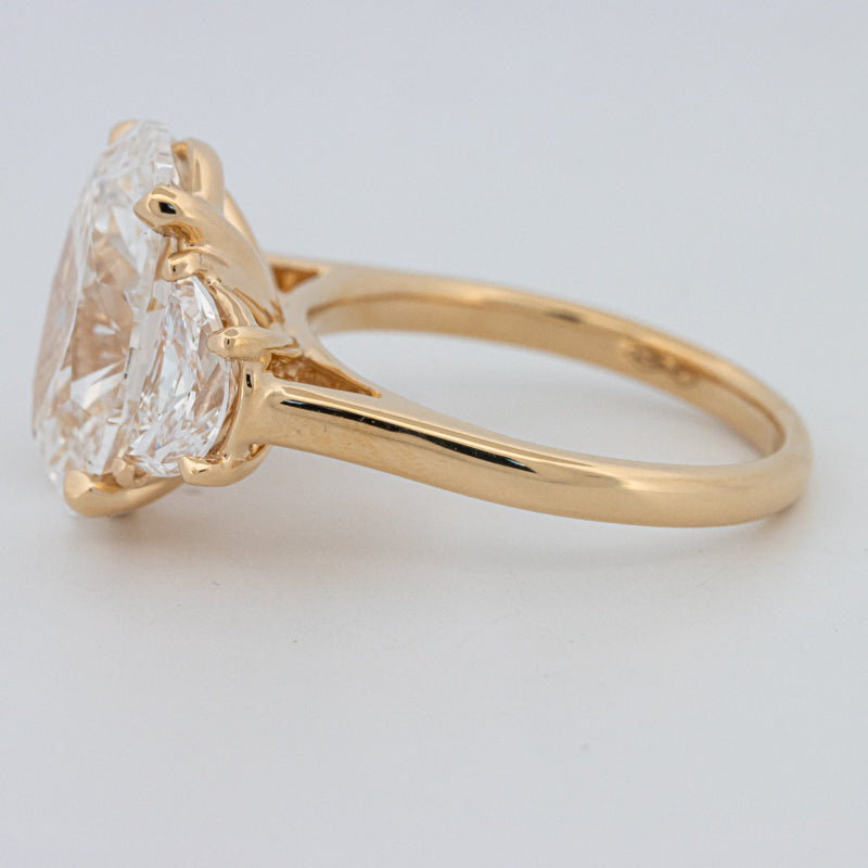 5.30 CT "Moonlight" Ovale Trilogy Ring (LG)