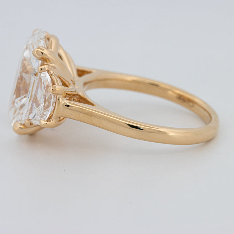 5.30 CT "Moonlight" Ovale Trilogy Ring (LG)